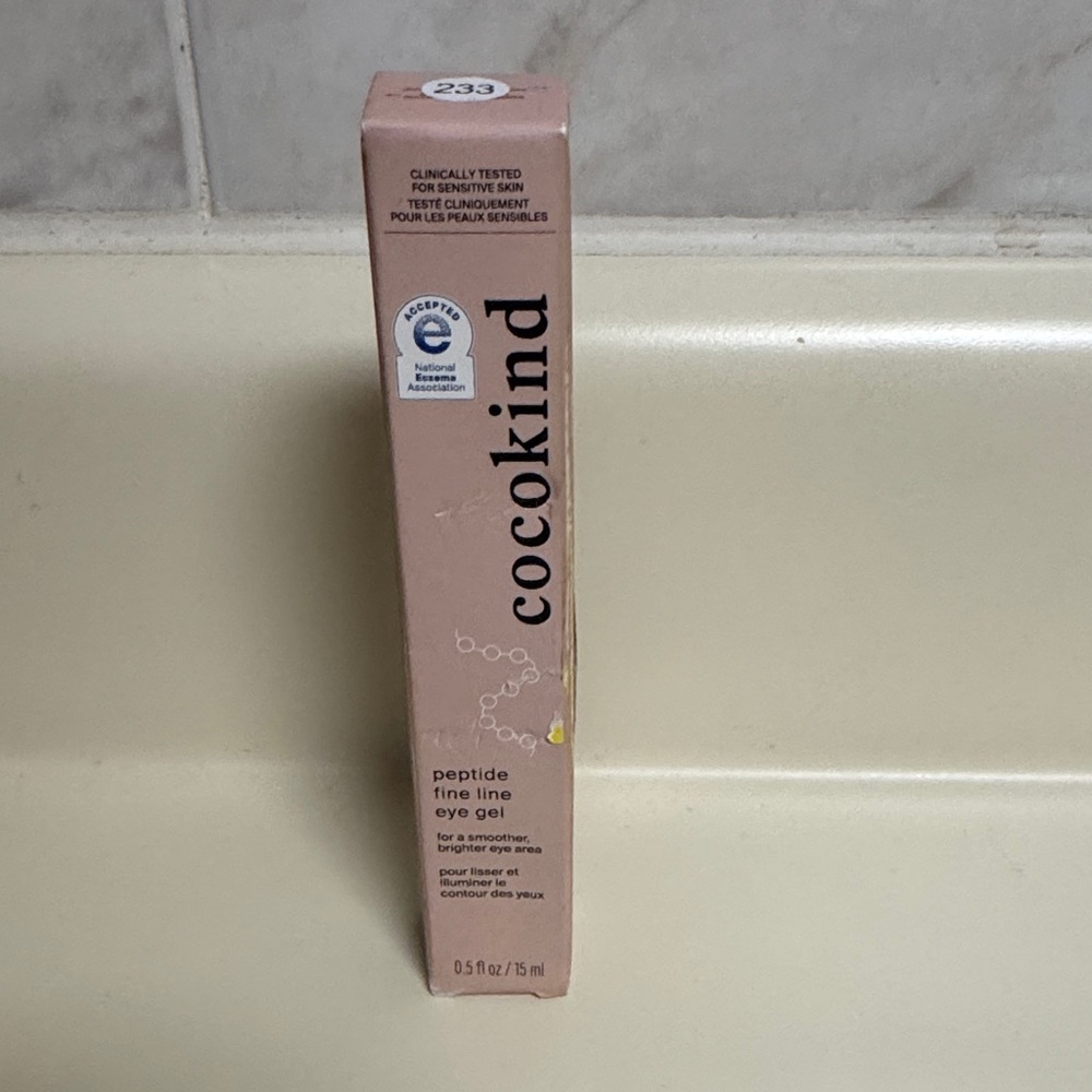 Peptide Fine Line Eye Gel in Pink